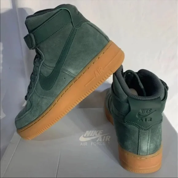 Nike Air Force 1 SE RARE Shoes in Green Suede Sizes Womans 7.5 and 10 - Picture 6 of 8